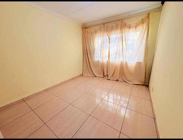4 BEDROOM HOUSE FOR SALE IN VAALPARK